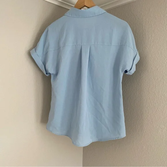 Womens Short Sleeve Shirts V Neck Collared Button Down with Pockets Blue XS - Picture 2 of 5